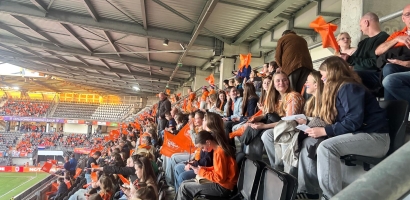 Jeugdtrip naar Voetbalwedstrijden ter Ere van 100 Jaar OWIOS